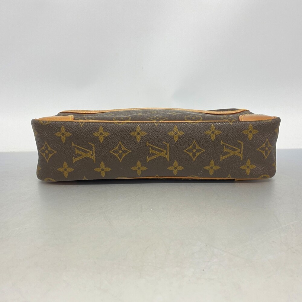 LOUIS VUITTON Brown Monogram Clutch Bag - Picture 3 of 10